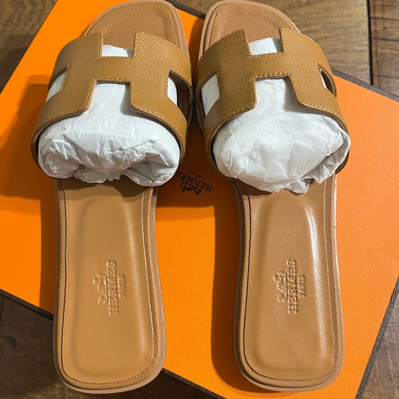 - Hermes Tan Oran Sandals Iconic H Design 38 - Picture 2 of 13